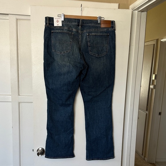 Lucky Brand Indigo Sweet Mid Rise Boot Cut Jeans. Size 20/ 35r. - Picture 5 of 12